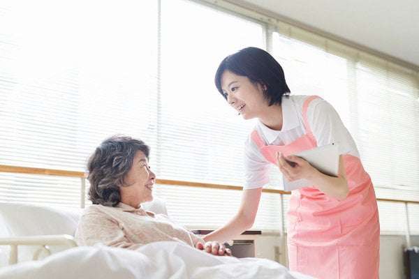 Dịch vụ chăm sóc người già cao tuổi bệnh nhân uy tín tại Quảng Nam (1)