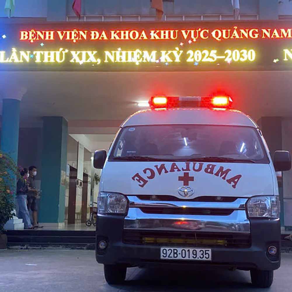 Xe cấp cứu dịch vụ tại Bệnh Viện Đa Khoa Khu Vực Quảng Nam