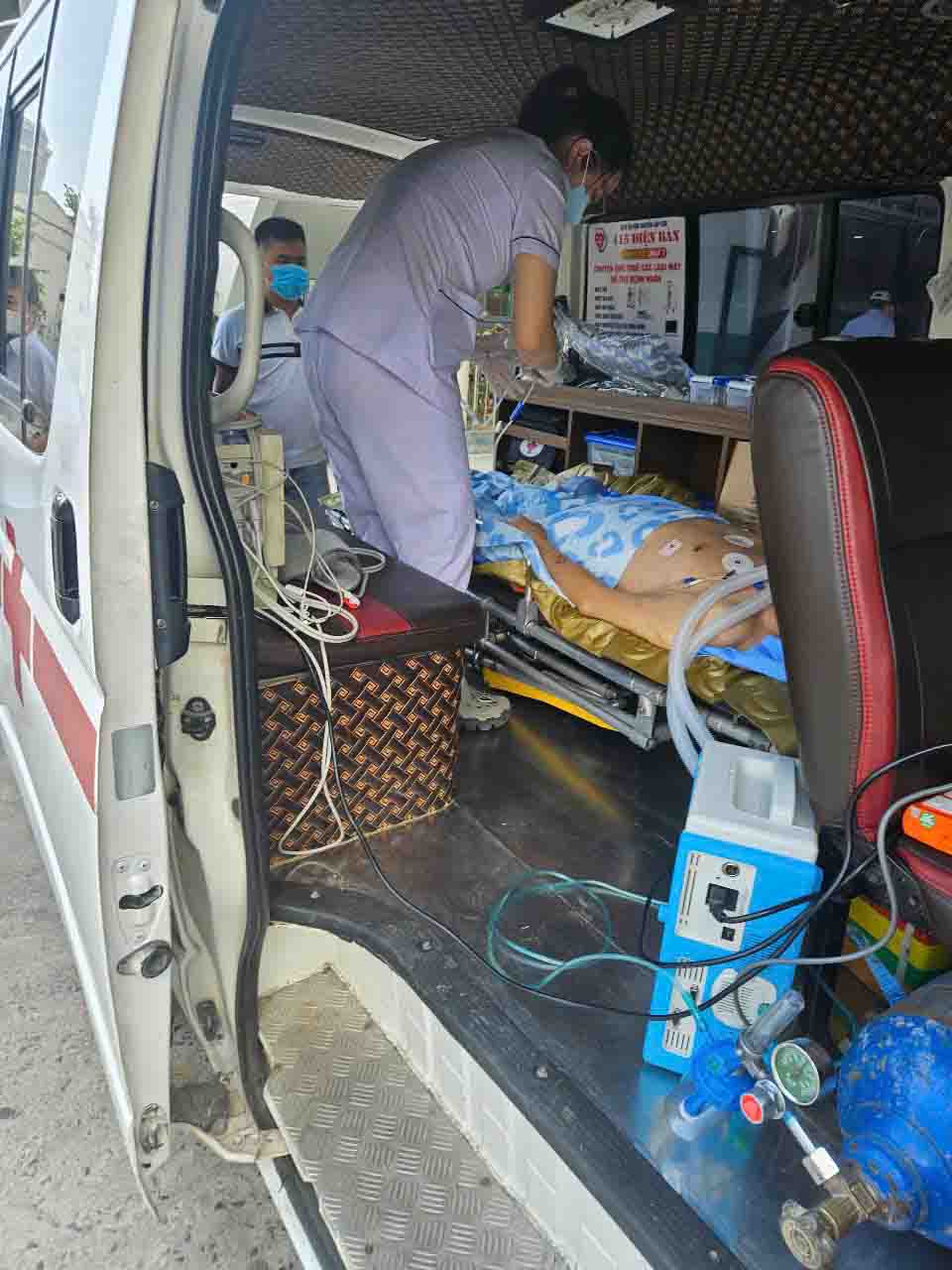 Xe cấp cứu dịch vụ tại Bệnh Viện Đa Khoa Huyện Thăng Bình