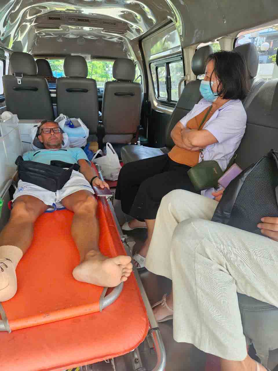 Xe cấp cứu dịch vụ tại Bệnh viện Đa khoa Thăng Hoa