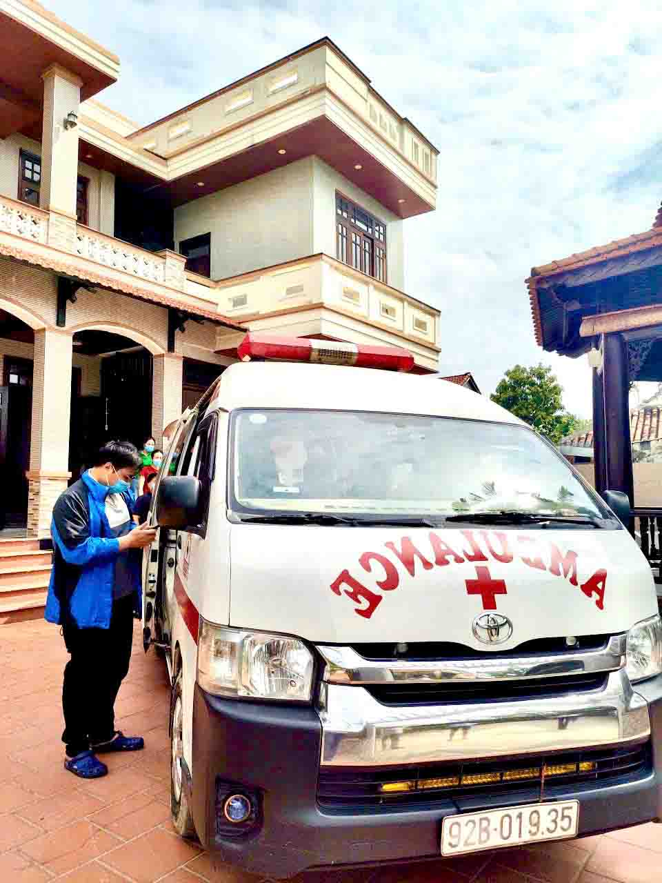Xe cấp cứu dịch vụ tại Bệnh viện Đa khoa Thăng Hoa