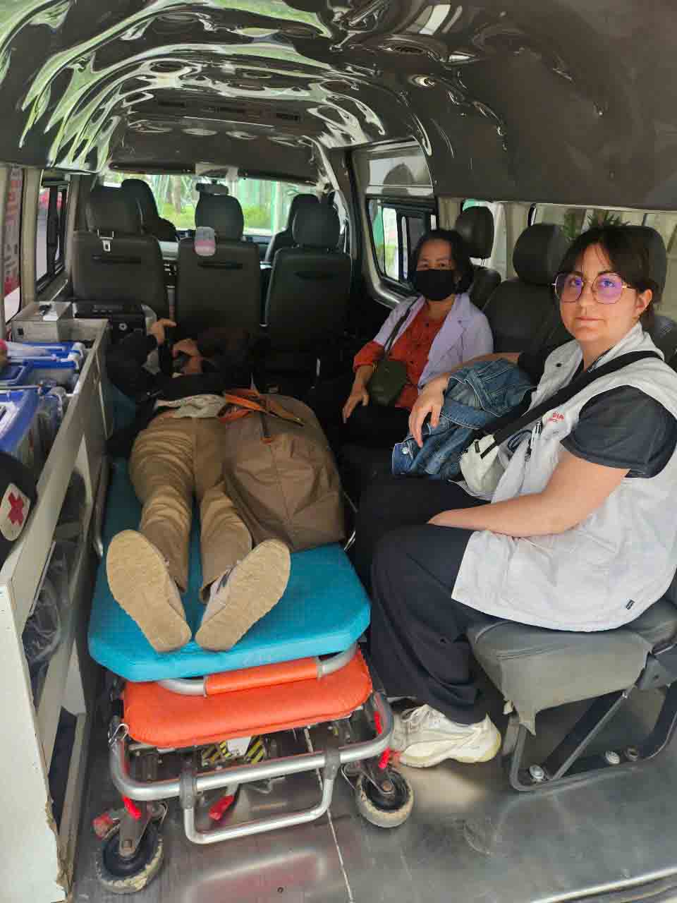 Xe cấp cứu dịch vụ tại Trung Tâm Y Tế Nông Sơn