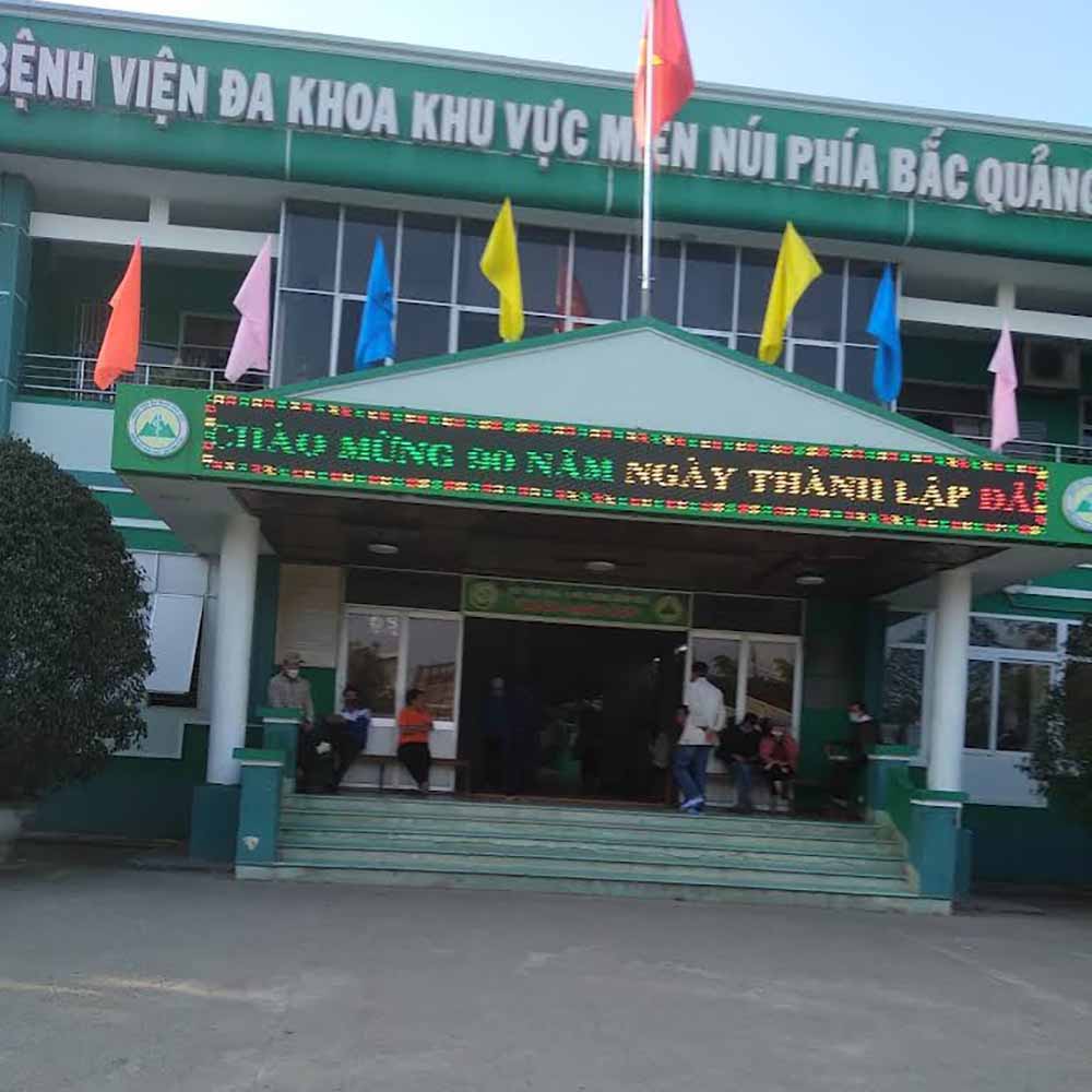 Xe cấp cứu dịch vụ tại bệnh viện Đa khoa miền núi phía Bắc Quảng Nam