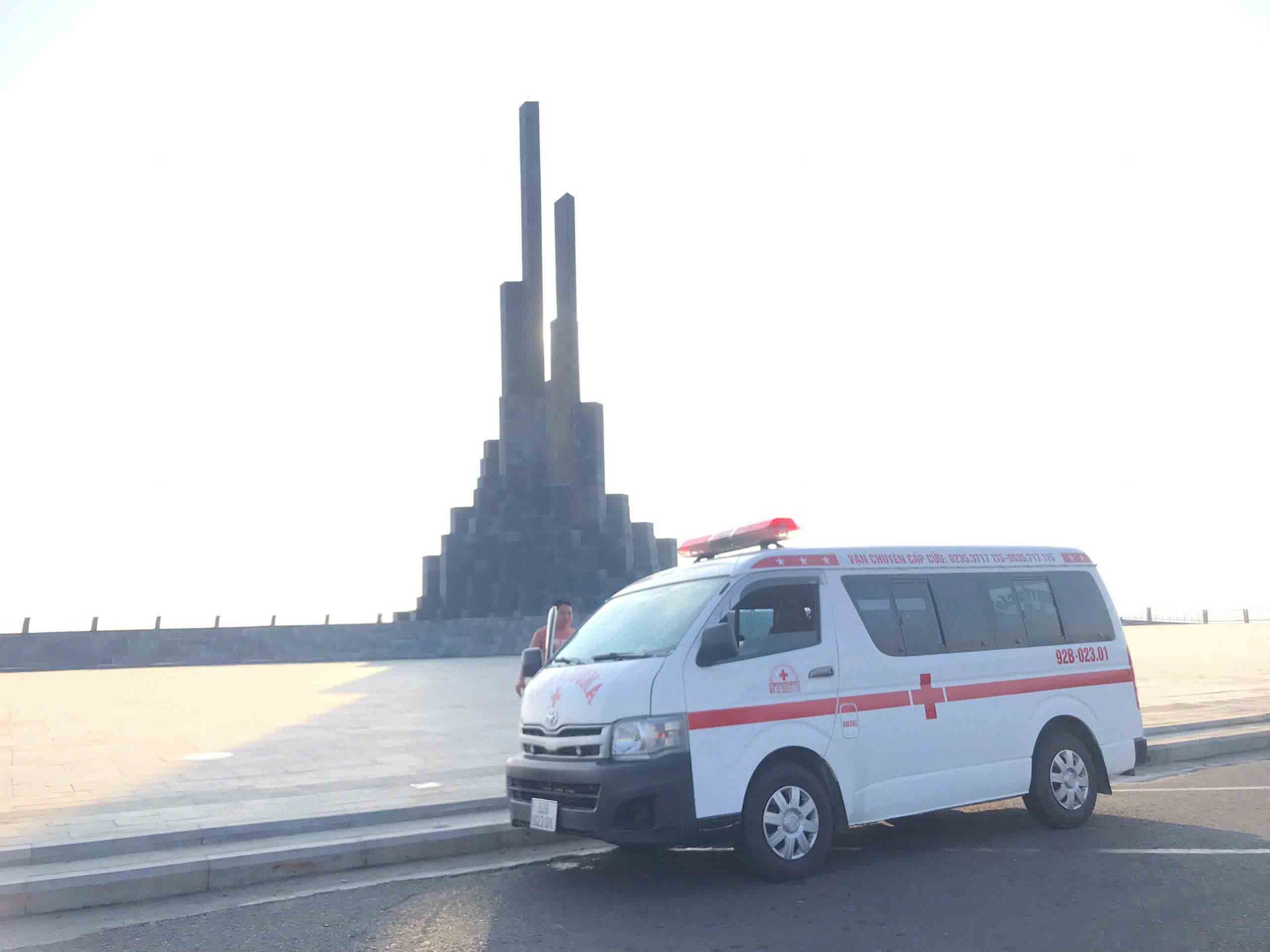 Xe cấp cứu dịch vụ tại bệnh viện Đa khoa miền núi phía Bắc Quảng Nam